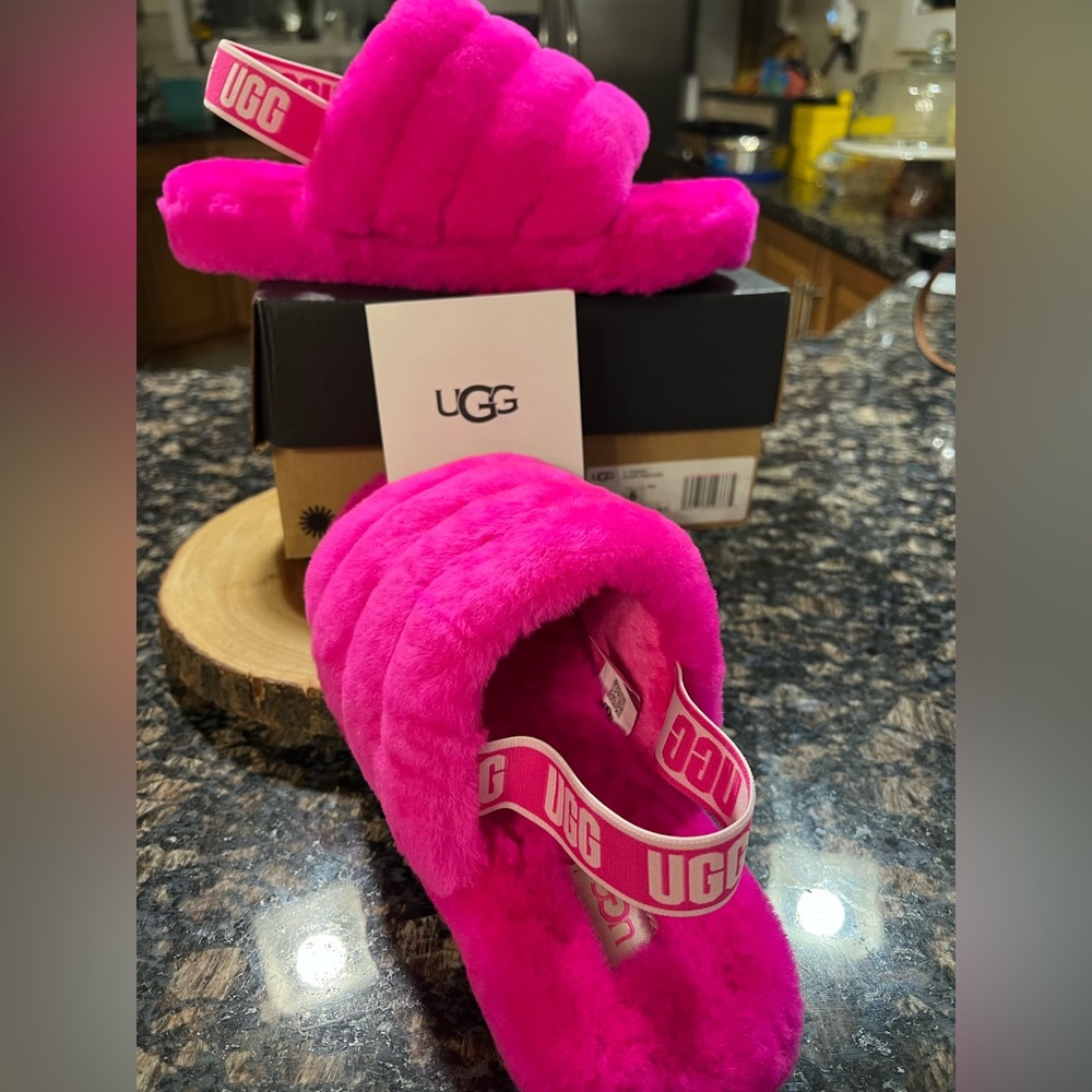 NWT🆕 UGG K FLUFF YEAH SLIDE